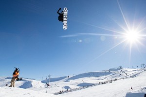 Carlos Garcia Knight, Zoi Sadowski Synnott Through to Snowboard Slopestyle Finals at Winter Games NZ